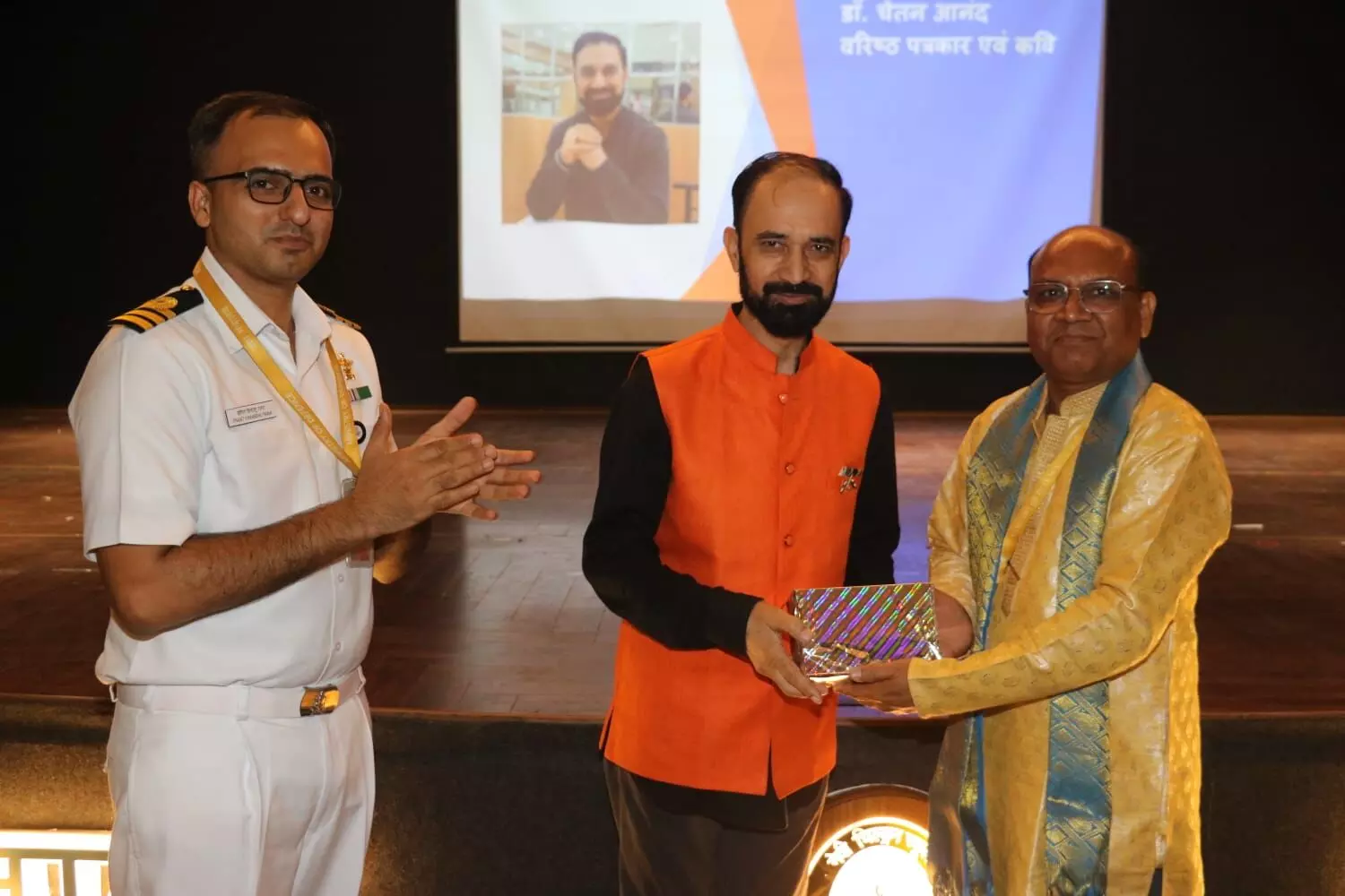 हिंदी पखवाड़े में काव्य पाठ की धूम, नौसेना मुख्यालय में हुआ साहित्यिक आयोजन