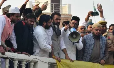 बरेली बवाल: 50 लोगों की गिरफ्तारी, 6 पर एफआईआर दर्ज, सभी दोषियों पर NSA के तहत होगी जांच बरेली बवाल: 50 लोगों की गिरफ्तारी, 6 पर एफआईआर दर्ज, सभी दोषियों पर NSA के तहत होगी जांच