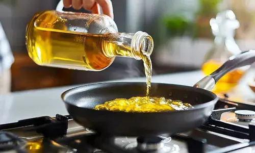 कही आप भी तो नहीं खा रहे नवरात्र के दिनों में ज्यादा रिफाइंड तेल तो हो जाइये सावधान! पहले जान लें इसके नुकसान कही आप भी तो नहीं खा रहे नवरात्र के दिनों में ज्यादा रिफाइंड तेल तो हो जाइये सावधान! पहले जान लें इसके नुकसान