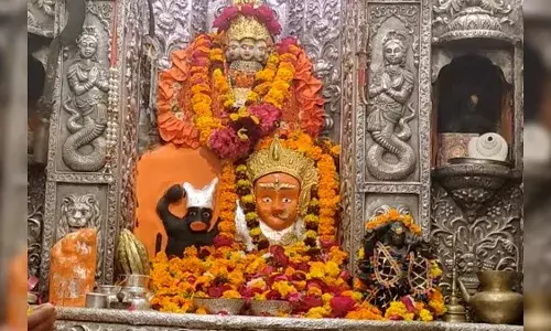 Navratri Special: इस मंदिर में पूरी होती है सारी इच्छाएं! जानें भगनान शिव की मानस पुत्री की कैसे हुई थी उत्पति Navratri Special: इस मंदिर में पूरी होती है सारी इच्छाएं! जानें भगनान शिव की मानस पुत्री की कैसे हुई थी उत्पति