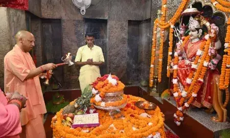 सीएम योगी ने दंगाइयों को दी चेतावनी! कहा-दुस्साहस करोगे तो पिटोगे, माता पाटेश्वरी के नाम पर यह कहा...