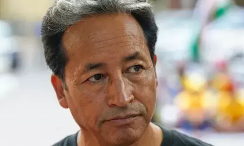 सोनम वांगचुक की पत्नी बोलीं – पाकिस्तान यात्रा पेशेवर थी, वहां भी पीएम मोदी की तारीफ की थी सोनम वांगचुक की पत्नी बोलीं – पाकिस्तान यात्रा पेशेवर थी, वहां भी पीएम मोदी की तारीफ की थी