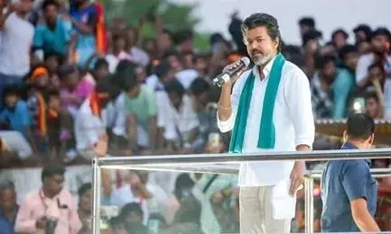 करूर भगदड़ के बाद विजय के निवास को मिली बम से उड़ाने की धमकी! सुरक्षा एजेंसियां हुई अलर्ट करूर भगदड़ के बाद विजय के निवास को मिली बम से उड़ाने की धमकी! सुरक्षा एजेंसियां हुई अलर्ट