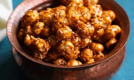 व्रत के दौरान आप भी तो नहीं खा रहे बहुत अधिक मीठा, तो जान लें इसके स्वास्थ्य संबंधी नुकसान व्रत के दौरान आप भी तो नहीं खा रहे बहुत अधिक मीठा, तो जान लें इसके स्वास्थ्य संबंधी नुकसान