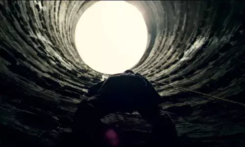 इंसानी हिम्मत की मिसाल, डर के बावजूद जज्बा जीता! 54 घंटे तक सांपों, मच्छरों और ठंडे पानी में फंसी रही महिला, फिर हुआ चमत्कार