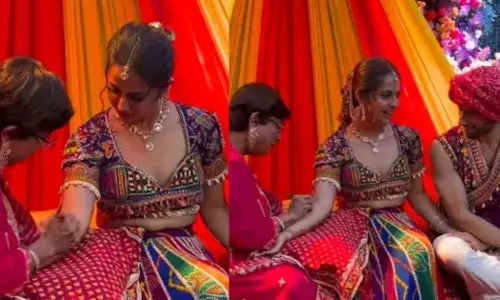 TV की बालिका वधू आनंदी के हाथों में रची शगुन की मेहंदी, पिया संग सास-ससुर का लिखवाया नाम, जानें अमेरिका से कौन आई मेंहदी लगाने TV की बालिका वधू आनंदी के हाथों में रची शगुन की मेहंदी, पिया संग सास-ससुर का लिखवाया नाम, जानें अमेरिका से कौन आई मेंहदी लगाने