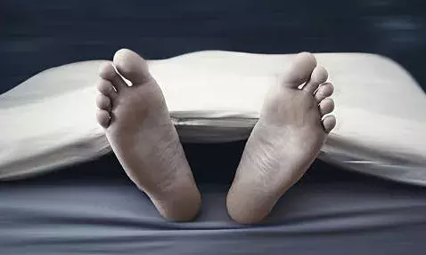 प्रेमिका के घर की दीवार फांदकर अंदर घुसा...लेकिन चली गई जान! पुलिस ने बताया मौत का यह कारण प्रेमिका के घर की दीवार फांदकर अंदर घुसा...लेकिन चली गई जान! पुलिस ने बताया मौत का यह कारण