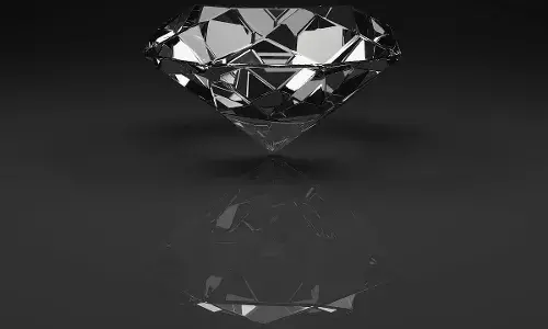 नवरात्रि में किस्मत चमकी: मंदिर जाते किसान को मिला 4.4 कैरेट का हीरा, कीमत 20 लाख से ज्यादा