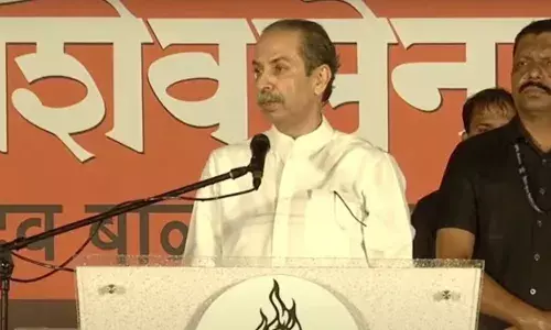 देश में अधिकारों के लिए लड़ना बनता जा रहा देशद्रोह: दशहरा रैली में बरसे उद्धव ठाकरे देश में अधिकारों के लिए लड़ना बनता जा रहा देशद्रोह: दशहरा रैली में बरसे उद्धव ठाकरे