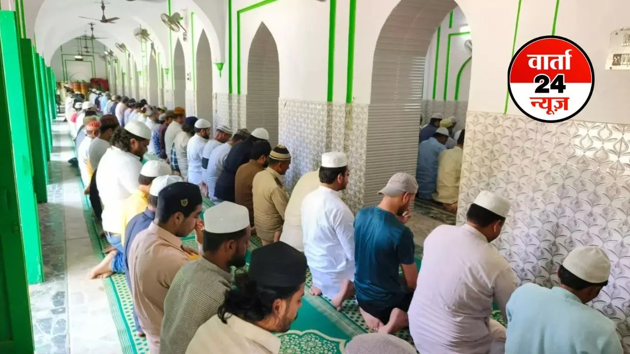छावनी में तब्दील बरेली, शांतिपूर्ण माहौल में संपन्न हुई जुमे की नमाज, मस्जिदों से की गई अमन की दुआ