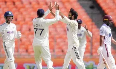 IND vs WI, 1st Test Day 3 Score: जीत के करीब टीम इंडिया! लंच तक विंडीज का बुरा हाल, पहले सेशल में आधी टीम आउट IND vs WI, 1st Test Day 3 Score: जीत के करीब टीम इंडिया! लंच तक विंडीज का बुरा हाल, पहले सेशल में आधी टीम आउट