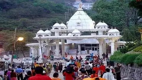 अगर आप वैष्णो देवी यात्रा पर जाने का बना रहे हैं प्लान तो कर दें कैंसिल, इतने दिनों के लिए रद्द हुई यात्रा, मचैल माता यात्रा भी स्थगित