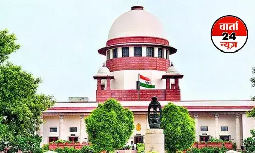 सुप्रीम कोर्ट में वकील ने चीफ जस्टिस के सामने जूता फेंककर किया बवाल, सनातन को लेकर लगाया नारा