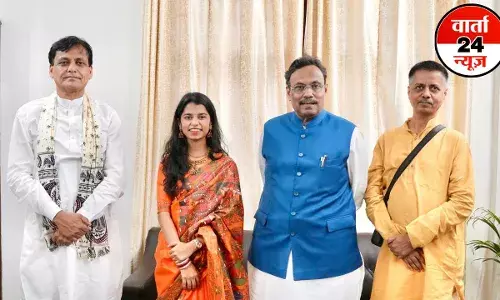 लोकगायिका मैथिली ठाकुर बिहार चुनाव में आजमाएंगी हाथ! बीजेपी की टिकट पर लड़ सकती हैं चुनाव, जानें क्यों हो रही है इस बात की चर्चा लोकगायिका मैथिली ठाकुर बिहार चुनाव में आजमाएंगी हाथ! बीजेपी की टिकट पर लड़ सकती हैं चुनाव, जानें क्यों हो रही है इस बात की चर्चा