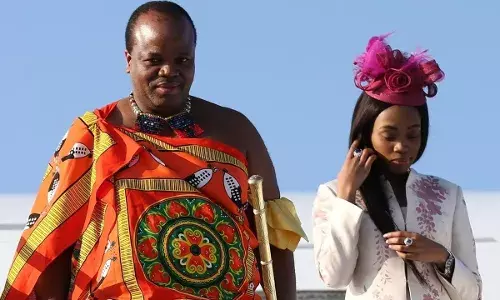 15 पत्नियां, 100 नौकर और 30 बच्चे: वायरल हुआ अफ्रीकी राजा मस्वाती तृतीय का अबू धाबी एयरपोर्ट वीडियो