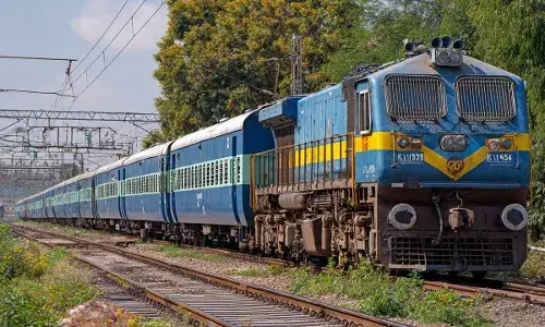 रेलवे की बड़ी सौगात: अब यात्री बदल सकेंगे कंफर्म टिकट की तारीख, जानें कब से लागू होगा नया नियम रेलवे की बड़ी सौगात: अब यात्री बदल सकेंगे कंफर्म टिकट की तारीख, जानें कब से लागू होगा नया नियम