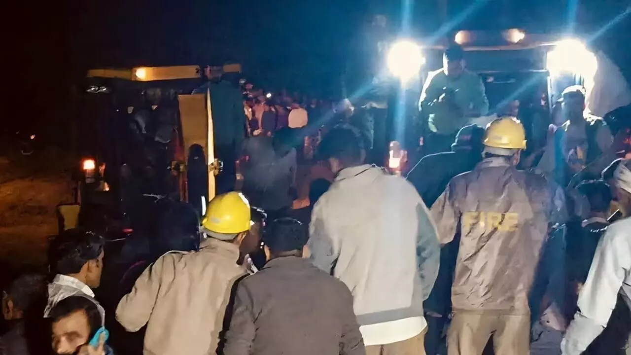 हिमाचल में दर्दनाक हादसा: भूस्खलन की चपेट में आई बस, अब तक 18 की मौत; रेस्क्यू जारी