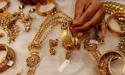 सोने की कीमतों में फिर उछाल! रिकॉर्ड लेवल पर सोना, जानें क्या है आज आपके शहर में ताजा रेट सोने की कीमतों में फिर उछाल! रिकॉर्ड लेवल पर सोना, जानें क्या है आज आपके शहर में ताजा रेट