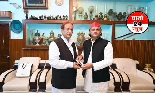 कुंडी न खटकाओ रा...बंद कमरे में हुई आजम-अखिलेश की गुफ्तगू! दरवाजा खुला तो आया अखिलेश का वही पुराना बयान, जानें क्या कुंडी न खटकाओ रा...बंद कमरे में हुई आजम-अखिलेश की गुफ्तगू! दरवाजा खुला तो आया अखिलेश का वही पुराना बयान, जानें क्या