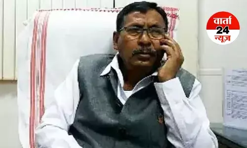 असम में भाजपा को लगा झटका, पूर्व केंद्रीय मंत्री राजेन गोहेन ने 17 सदस्यों संग दिया इस्तीफा असम में भाजपा को लगा झटका, पूर्व केंद्रीय मंत्री राजेन गोहेन ने 17 सदस्यों संग दिया इस्तीफा