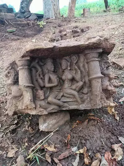 दमोह में मिली 10वीं सदी की दुर्लभ मूर्तियां, करोड़ों की बताई जा रही कीमत दमोह में मिली 10वीं सदी की दुर्लभ मूर्तियां, करोड़ों की बताई जा रही कीमत