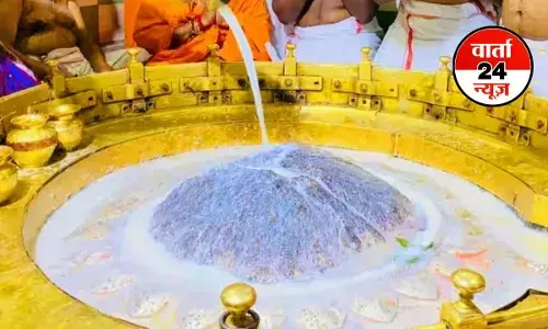 वाराणसी का एक ऐसा मंदिर जो भगवान शिव को है समर्पित, भक्त यहां बीमारियों से मुक्ति पाने के लिए करते हैं विशेष पूजा वाराणसी का एक ऐसा मंदिर जो भगवान शिव को है समर्पित, भक्त यहां बीमारियों से मुक्ति पाने के लिए करते हैं विशेष पूजा