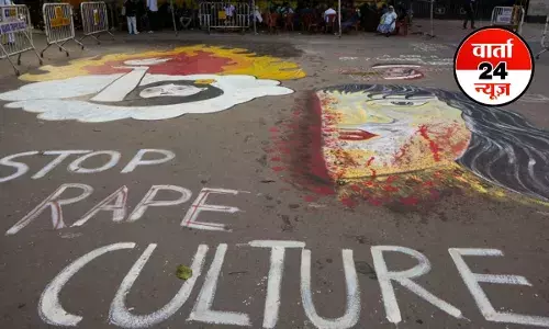 बंगाल के मेडिकल कॉलेज कैंपस में दूसरी वर्ष की छात्रा के साथ गैंग रेप, पीड़िता अस्पताल में भर्ती, छात्रों का प्रदर्शन बंगाल के मेडिकल कॉलेज कैंपस में दूसरी वर्ष की छात्रा के साथ गैंग रेप, पीड़िता अस्पताल में भर्ती, छात्रों का प्रदर्शन