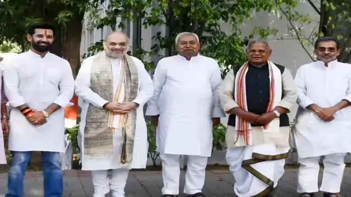 Bihar Election: सीट शेयरिंग पर बनी बात, धर्मेंद्र प्रधान ने की घोषणा! BJP-JDU के खाते में गई 101-101 सीट, चिराग के हिस्से आई 29, मांझी की पार्टी हम लड़ेगी इतने पर चुनाव...