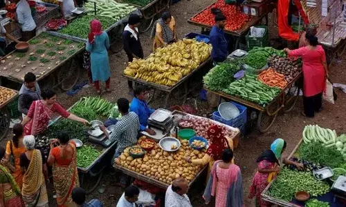 8 साल के निचले स्तर पर महंगाई, सितंबर में घटकर इतने पर आई, जानें रिजर्व बैंक का लक्ष्य कितना प्रतिशत है 8 साल के निचले स्तर पर महंगाई, सितंबर में घटकर इतने पर आई, जानें रिजर्व बैंक का लक्ष्य कितना प्रतिशत है