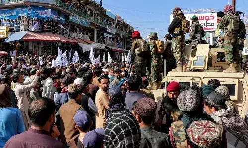 अफगानिस्तान ने पाकिस्तान को दिया बड़ा झटका: रक्षा मंत्री और ISI प्रमुख को वीजा देने से किया इनकार अफगानिस्तान ने पाकिस्तान को दिया बड़ा झटका: रक्षा मंत्री और ISI प्रमुख को वीजा देने से किया इनकार