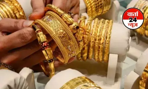 दीवाली और धनतेरस से पहले सोना-चांदी की कीमतों के तेवर बढ़े! त्योहारी सीजन में जेब होगी ढीली, जानें देश के पांच बड़े शहरों का भाव दीवाली और धनतेरस से पहले सोना-चांदी की कीमतों के तेवर बढ़े! त्योहारी सीजन में जेब होगी ढीली, जानें देश के पांच बड़े शहरों का भाव