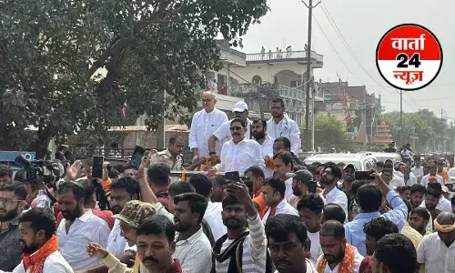 बिहार के बाहुबली नेता अनंत सिंह ने दिखाया तेवर! मोकामा विधानसभा सीट से अपना नामांकन किया दर्ज, समर्थकों का दिखा हुजूम बिहार के बाहुबली नेता अनंत सिंह ने दिखाया तेवर! मोकामा विधानसभा सीट से अपना नामांकन किया दर्ज, समर्थकों का दिखा हुजूम
