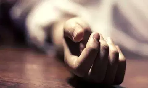 पति को शराब पिलाकर खेत भेजकर प्रेमी के साथ करती थी रात-रंगीन! पति ने पकड़ लिया तो प्रेमी से मरवा डाला, यह कहानी कर देगी हैरान पति को शराब पिलाकर खेत भेजकर प्रेमी के साथ करती थी रात-रंगीन! पति ने पकड़ लिया तो प्रेमी से मरवा डाला, यह कहानी कर देगी हैरान
