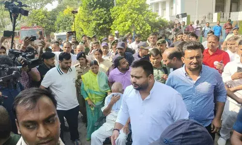 तेजस्वी यादव ने राघोपुर विधानसभा सीट से नामांकन किया दाखिल, लालू-राबड़ी रहे मौजूद तेजस्वी यादव ने राघोपुर विधानसभा सीट से नामांकन किया दाखिल, लालू-राबड़ी रहे मौजूद