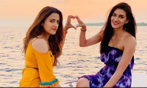 दोनों बहनों ने किया है सिंग इज किंग संग रोमांस, एक का फिल्मों में चलता है जादू, दूसरी म्यूजिक में...जानें कौन दोनों बहनों ने किया है सिंग इज किंग संग रोमांस, एक का फिल्मों में चलता है जादू, दूसरी म्यूजिक में...जानें कौन