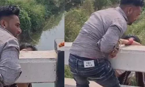 वो स्त्री है कुछ भी कर सकती है... पति से मामूली विवाद में चलती बाइक से कूदी महिला, और फिर... जानें क्या हुआ वो स्त्री है कुछ भी कर सकती है... पति से मामूली विवाद में चलती बाइक से कूदी महिला, और फिर... जानें क्या हुआ