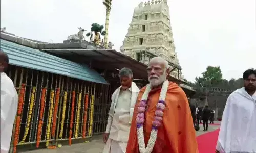 पीएम मोदी आज आंध्र को देंगे 13,430 करोड़ की सौगात, श्रीशैलम मल्लिकार्जुन मंदिर में की पूजा-अर्चना पीएम मोदी आज आंध्र को देंगे 13,430 करोड़ की सौगात, श्रीशैलम मल्लिकार्जुन मंदिर में की पूजा-अर्चना