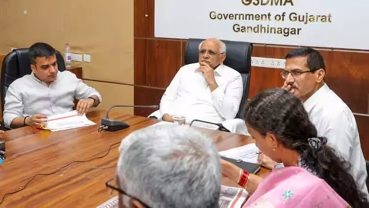गुजरात में सीएम भूपेंद्र पटेल को छोड़कर सभी 16 मंत्रियों ने दिया इस्तीफा, कल होगा कैबिनेट विस्तार, राज्य को मिल सकते हैं कई नए मंत्री गुजरात में सीएम भूपेंद्र पटेल को छोड़कर सभी 16 मंत्रियों ने दिया इस्तीफा, कल होगा कैबिनेट विस्तार, राज्य को मिल सकते हैं कई नए मंत्री