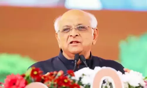 गुजरात की नई कैबिनेट मंत्रियों की लिस्ट आई सामने, थोड़ी देर में लेंगे शपथ गुजरात की नई कैबिनेट मंत्रियों की लिस्ट आई सामने, थोड़ी देर में लेंगे शपथ