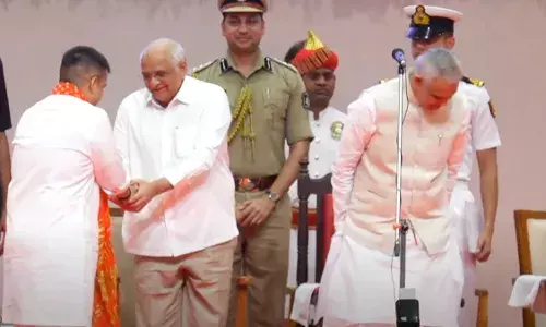 गुजरात में नए मंत्रिमंडल का शपथग्रहण, हर्ष संघवी ने ली डिप्टी सीएम पद की शपथ गुजरात में नए मंत्रिमंडल का शपथग्रहण, हर्ष संघवी ने ली डिप्टी सीएम पद की शपथ