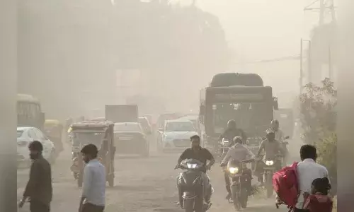 धनतेरस पर Delhi-NCR में भीषण ट्रैफिक जाम, दिल्ली की हवा भी हुई दमघोंटू धनतेरस पर Delhi-NCR में भीषण ट्रैफिक जाम, दिल्ली की हवा भी हुई दमघोंटू