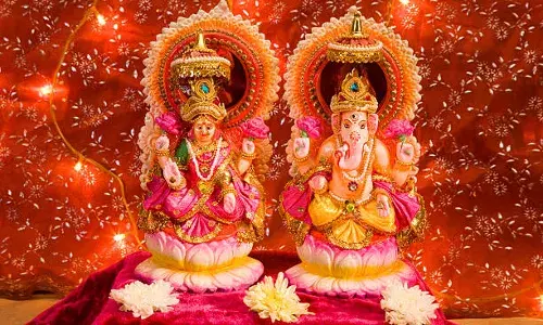 Diwali Festival: दिवाली के मौके पर इस तरह से लक्ष्मी मां को करें प्रसन्न, जानें पूजा विधि और सामग्री के बारे में... Diwali Festival: दिवाली के मौके पर इस तरह से लक्ष्मी मां को करें प्रसन्न, जानें पूजा विधि और सामग्री के बारे में...