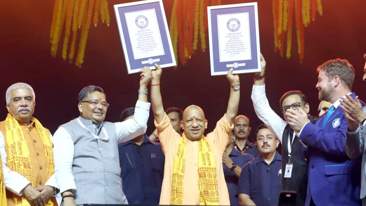 अयोध्या में 26 लाख दीपों से जगमगाया नौवां दीपोत्सव, सीएम योगी की मौजूदगी में बना नया विश्व रिकॉर्ड अयोध्या में 26 लाख दीपों से जगमगाया नौवां दीपोत्सव, सीएम योगी की मौजूदगी में बना नया विश्व रिकॉर्ड