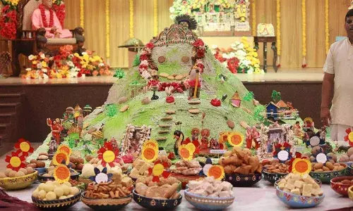 Goverdhan Puja Special: आज पढ़ें श्रीकृष्ण और इंद्र की दिलचस्प कथा! जानें क्या है पूजा विधि... Goverdhan Puja Special: आज पढ़ें श्रीकृष्ण और इंद्र की दिलचस्प कथा! जानें क्या है पूजा विधि...
