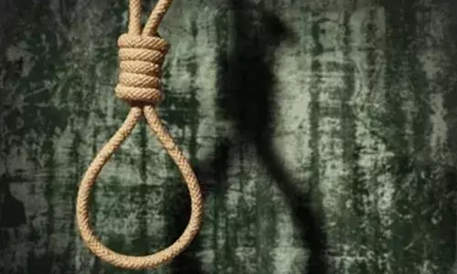 देवरिया में मां-बेटे का शव फंदे से लटका मिला, मायके वालों ने ससुराल पर लगाए प्रताड़ना के आरोप देवरिया में मां-बेटे का शव फंदे से लटका मिला, मायके वालों ने ससुराल पर लगाए प्रताड़ना के आरोप