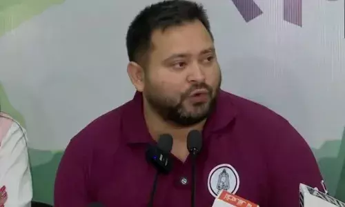 बिहार में डबल इंजन सरकार से लोग परेशान... तेजस्वी यादव के तीन बड़े ऐलान बिहार में डबल इंजन सरकार से लोग परेशान... तेजस्वी यादव के तीन बड़े ऐलान