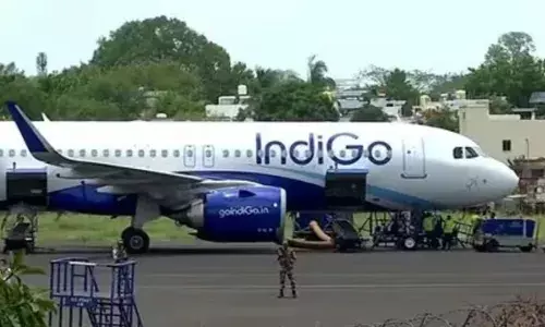 कोलकाता से श्रीनगर जा रहे इंडिगो विमान में फ्यूल लीकेज, वाराणसी में सुरक्षित इमरजेंसी लैंडिंग कोलकाता से श्रीनगर जा रहे इंडिगो विमान में फ्यूल लीकेज, वाराणसी में सुरक्षित इमरजेंसी लैंडिंग