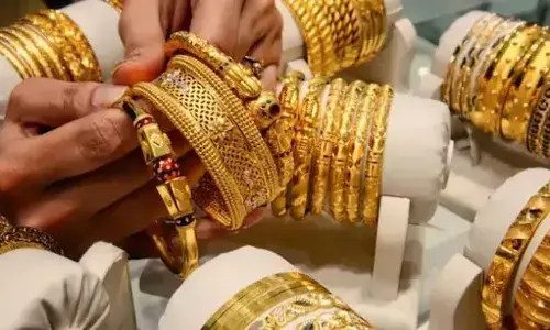 भाई दूज पर सस्ता हुआ सोना, चांदी में भी गिरावट, जानें क्या है 22 कैरेट गोल्ड का रेट भाई दूज पर सस्ता हुआ सोना, चांदी में भी गिरावट, जानें क्या है 22 कैरेट गोल्ड का रेट
