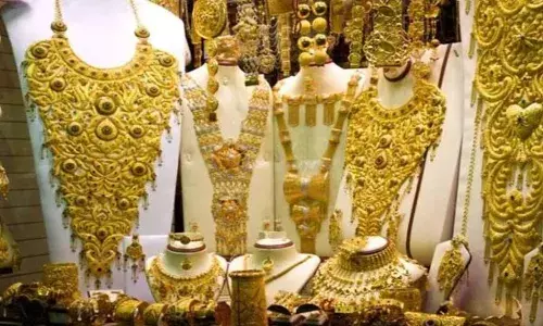 त्योहारी सीजन के बाद भी सोना-चांदी में गिरावट, चांदी हुई इतनी सस्ती, जानें क्या है सोने का भाव त्योहारी सीजन के बाद भी सोना-चांदी में गिरावट, चांदी हुई इतनी सस्ती, जानें क्या है सोने का भाव