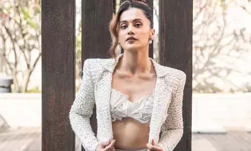 शादी के बाद सास-ससुर के साथ डेनमार्क के पुश्तैनी घर में रहती है तापसी पन्नू, कहा- यह एक खूबसूरत एहसास है शादी के बाद सास-ससुर के साथ डेनमार्क के पुश्तैनी घर में रहती है तापसी पन्नू, कहा- यह एक खूबसूरत एहसास है